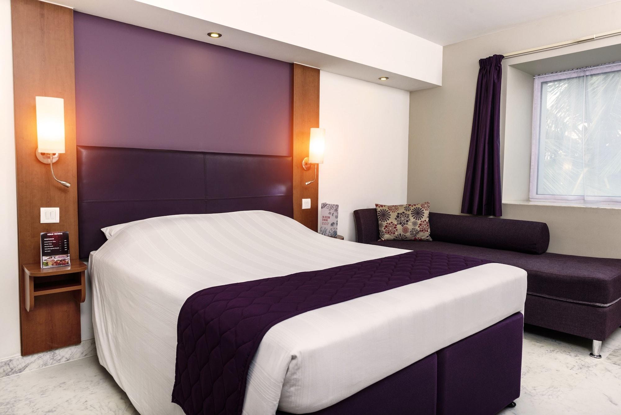 Caspia Hotel New Delhi Kültér fotó