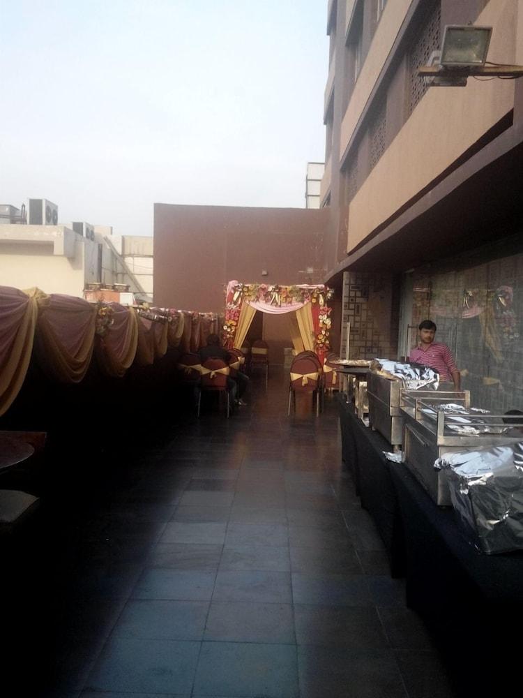 Caspia Hotel New Delhi Kültér fotó