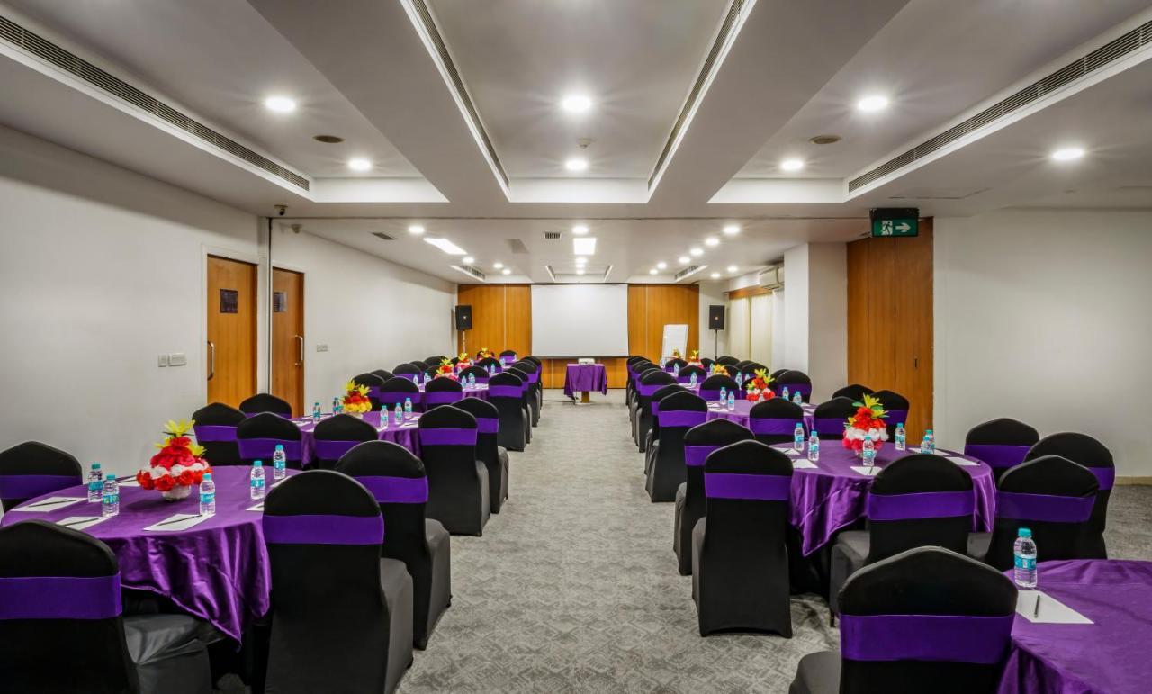 Caspia Hotel New Delhi Kültér fotó