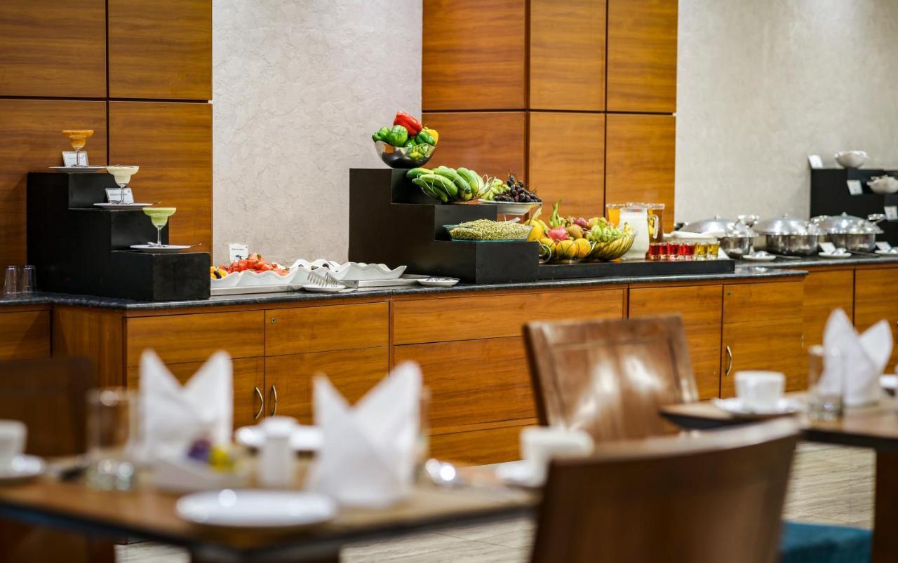 Caspia Hotel New Delhi Kültér fotó