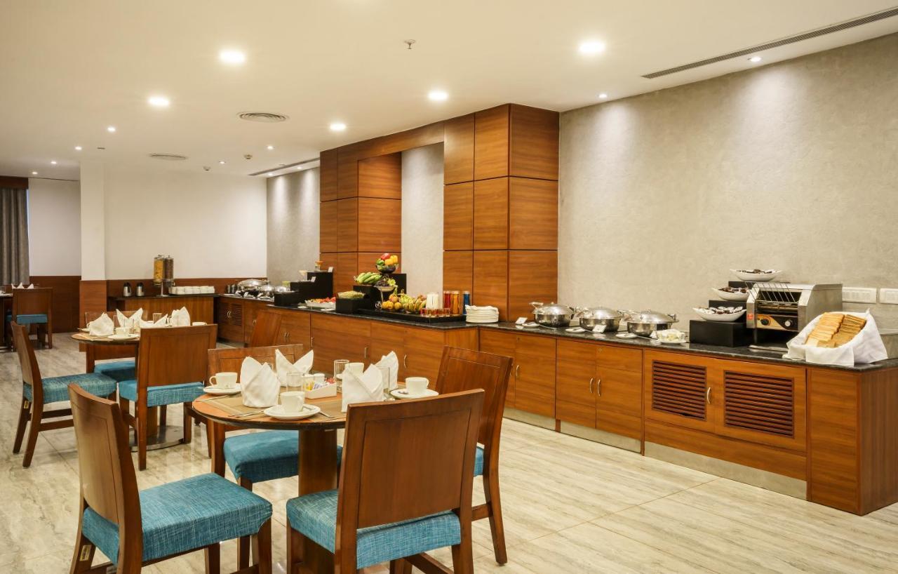 Caspia Hotel New Delhi Kültér fotó