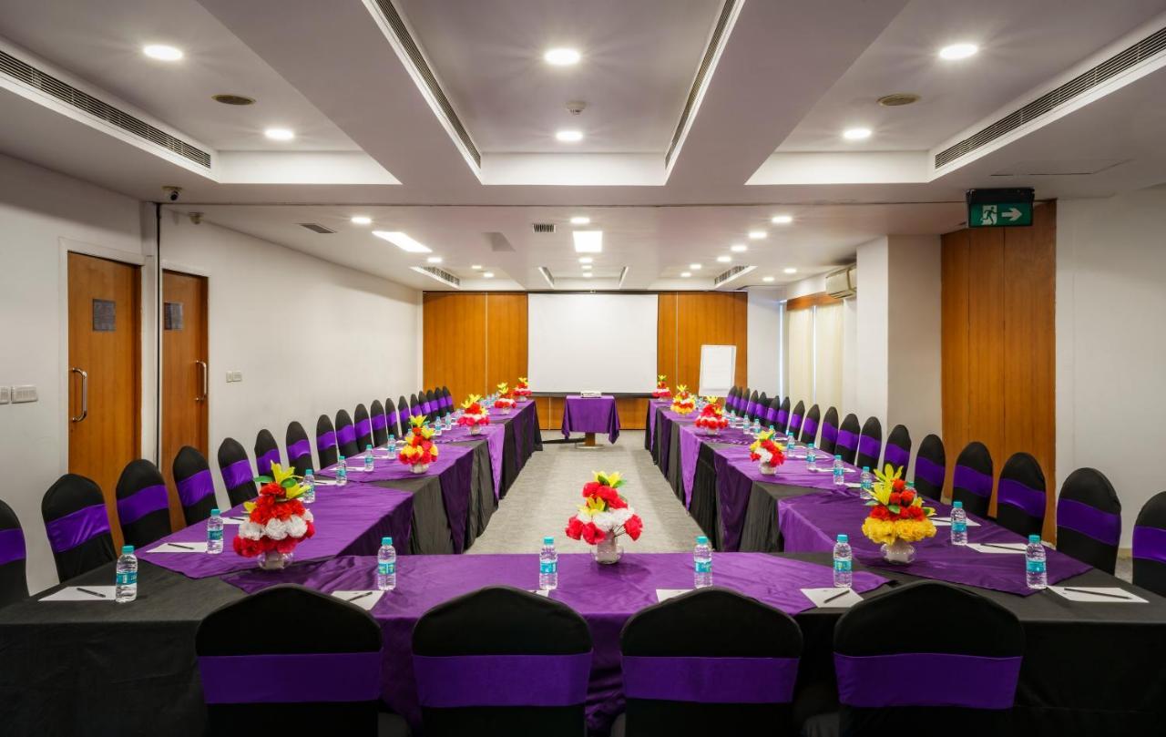Caspia Hotel New Delhi Kültér fotó