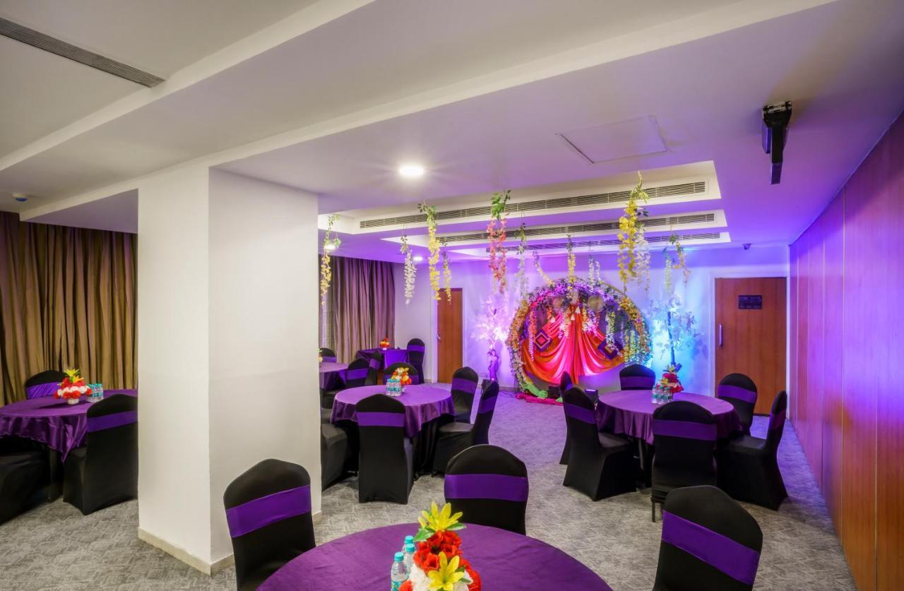 Caspia Hotel New Delhi Kültér fotó