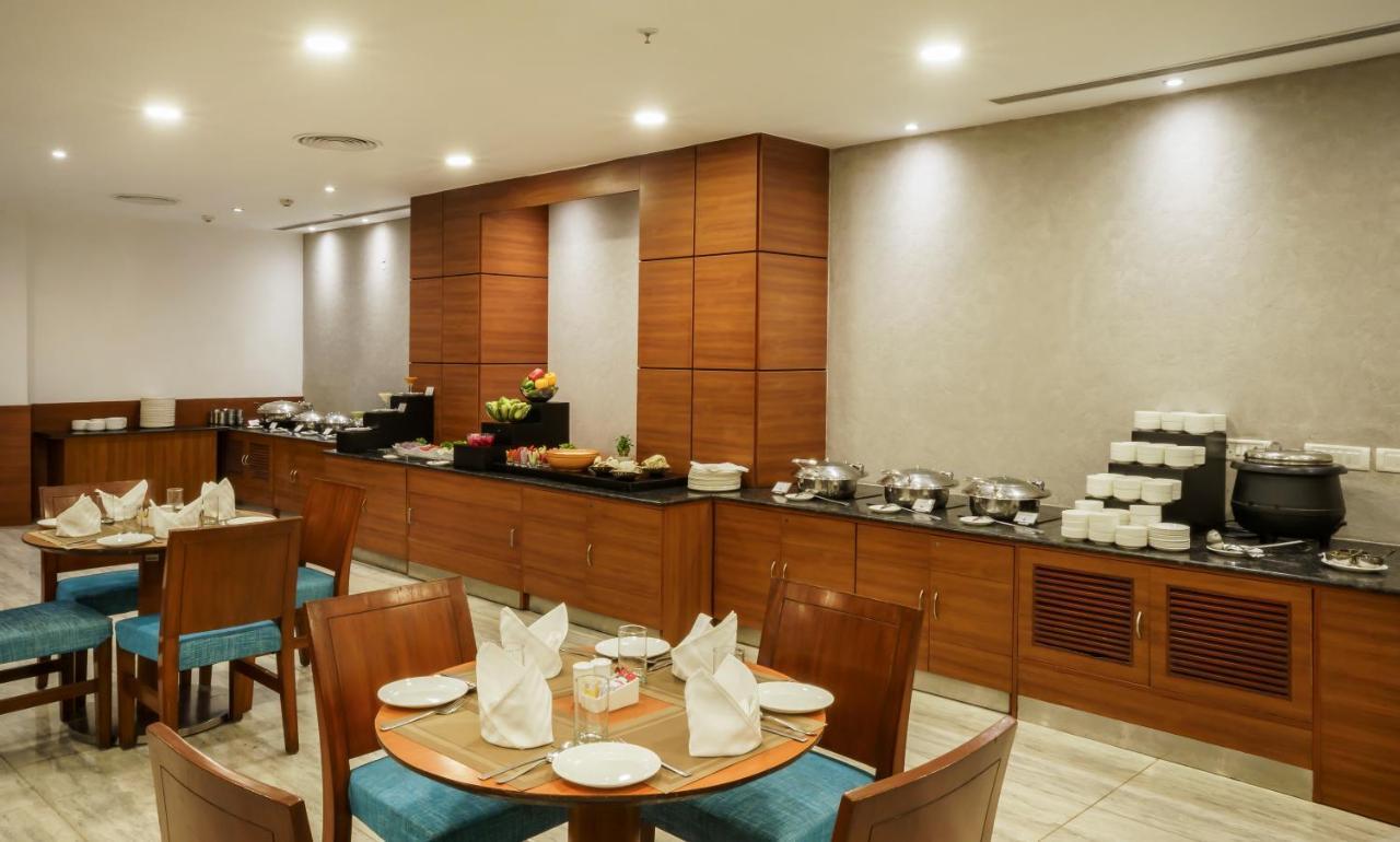 Caspia Hotel New Delhi Kültér fotó
