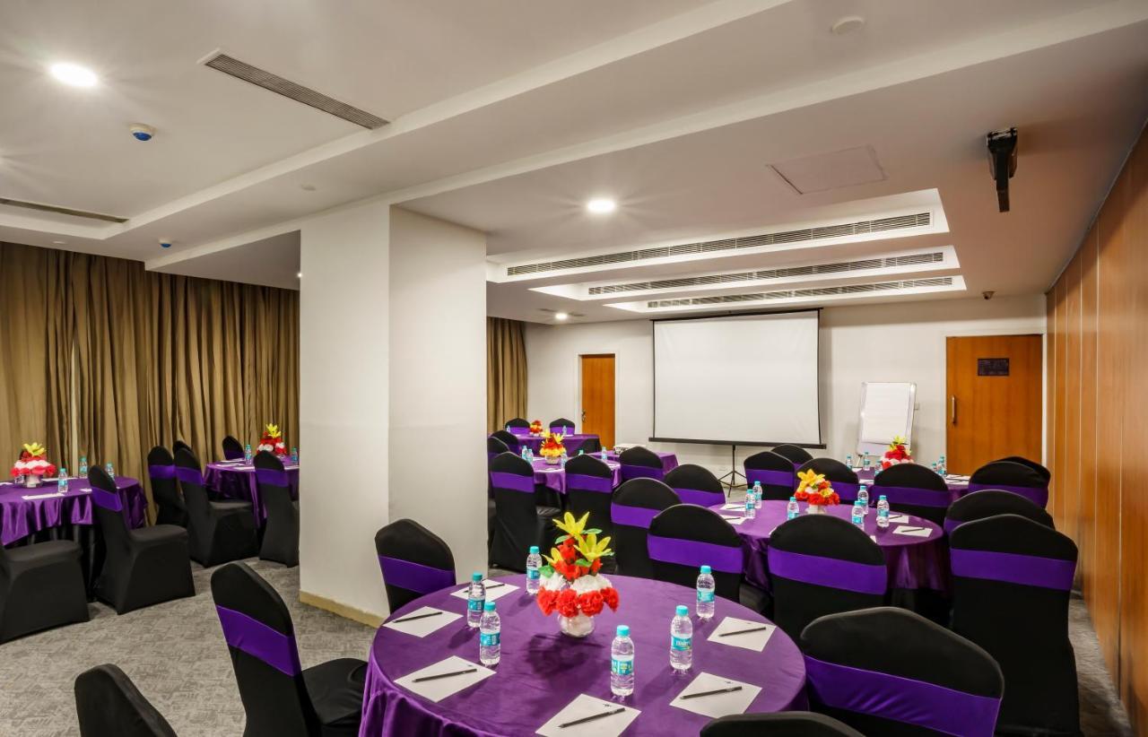 Caspia Hotel New Delhi Kültér fotó