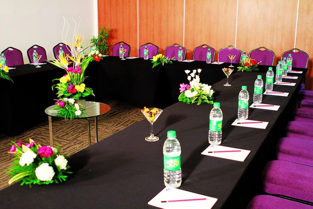 Caspia Hotel New Delhi Kültér fotó
