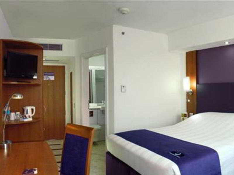 Caspia Hotel New Delhi Szoba fotó