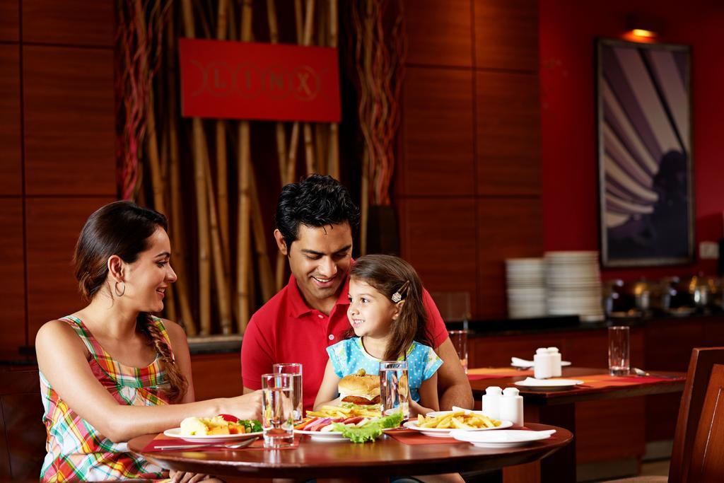 Caspia Hotel New Delhi Kültér fotó