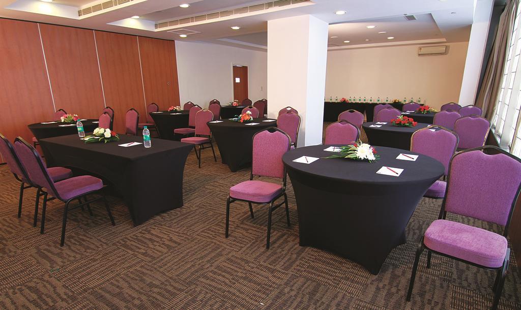 Caspia Hotel New Delhi Kültér fotó