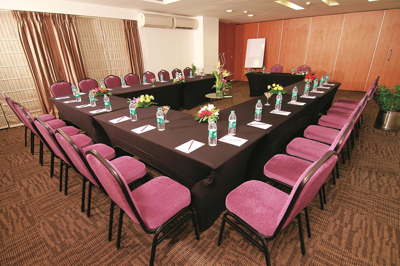 Caspia Hotel New Delhi Kültér fotó
